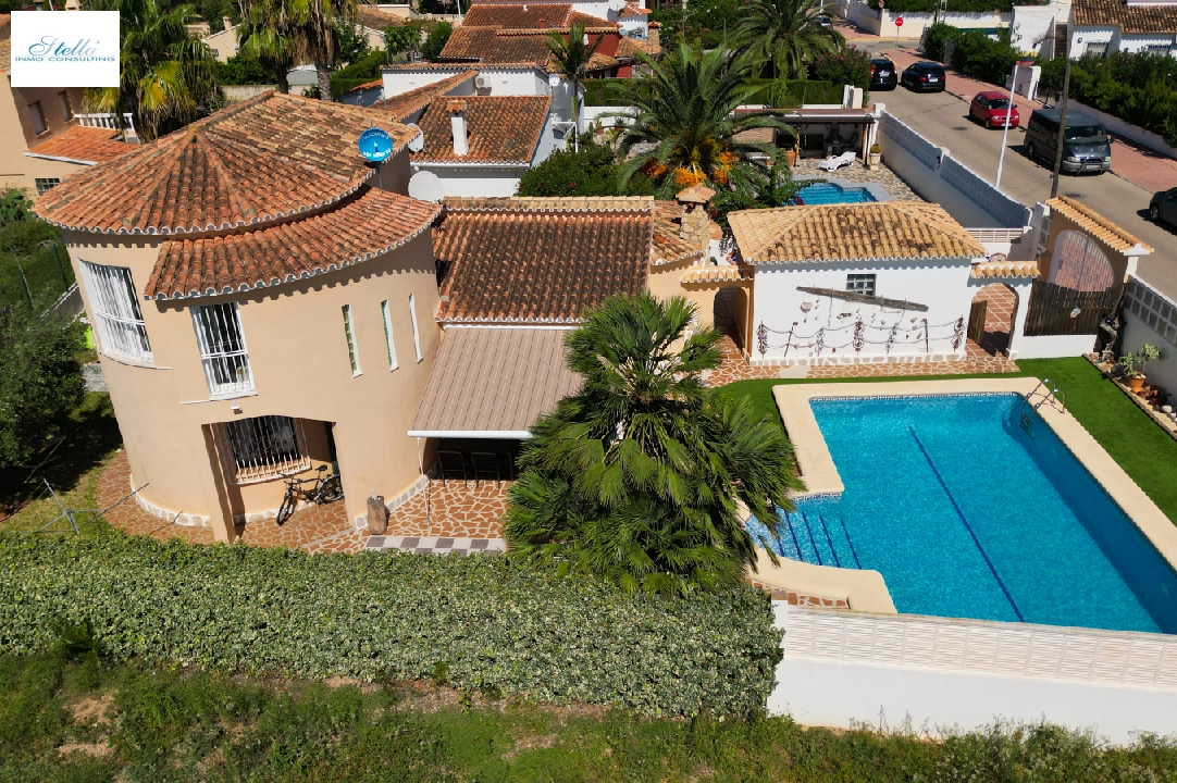 villa en Els Poblets(Partida Gironets) en venta, superficie 175 m², ano de construccion 1982, estado neat, + KLIMA, aire acondicionado, parcela 585 m², 3 dormitorios, 3 banos, piscina, ref.: RG-0523-4