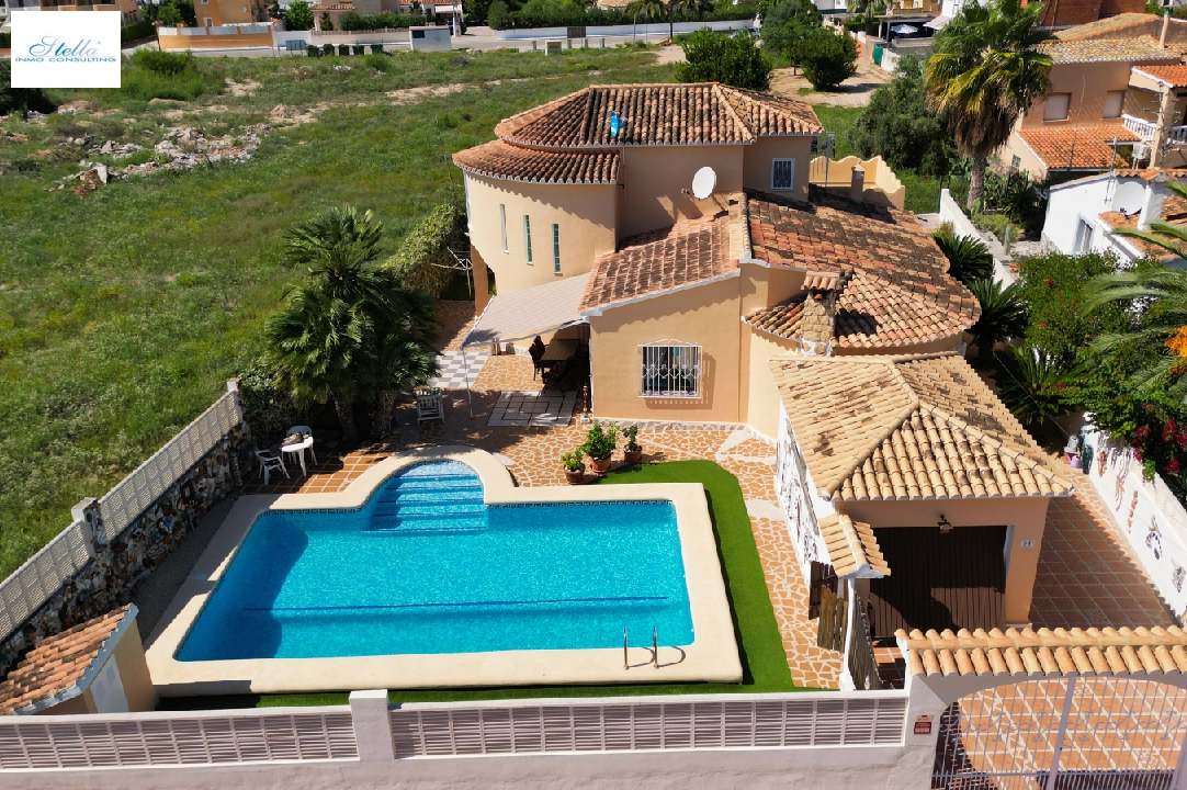 villa en Els Poblets(Partida Gironets) en venta, superficie 175 m², ano de construccion 1982, estado neat, + KLIMA, aire acondicionado, parcela 585 m², 3 dormitorios, 3 banos, piscina, ref.: RG-0523-42