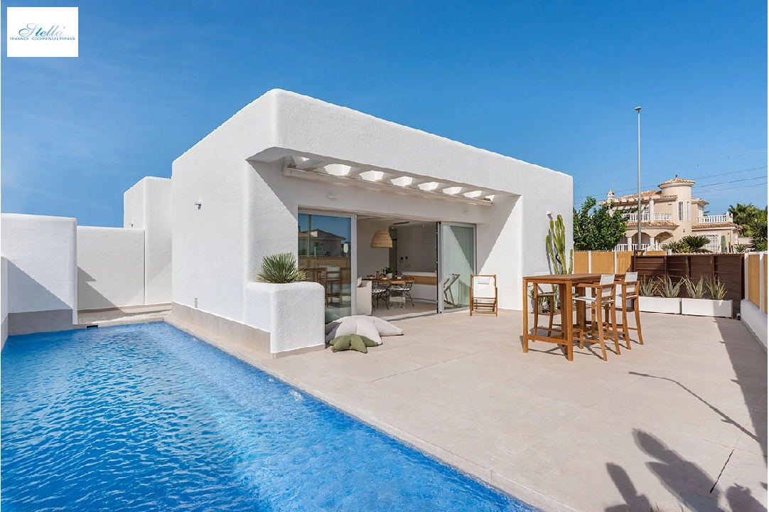 villa en Los Alcazares en venta, superficie 121 m², estado first owner, parcela 229 m², 3 dormitorios, 2 banos, piscina, ref.: HA-LAN-431-E01-1