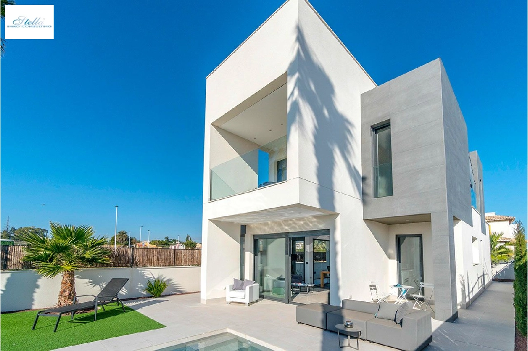 villa en La Marina en venta, superficie 235 m², estado first owner, aire acondicionado, parcela 272 m², 3 dormitorios, 3 banos, piscina, ref.: HA-MAN-246-E01-1