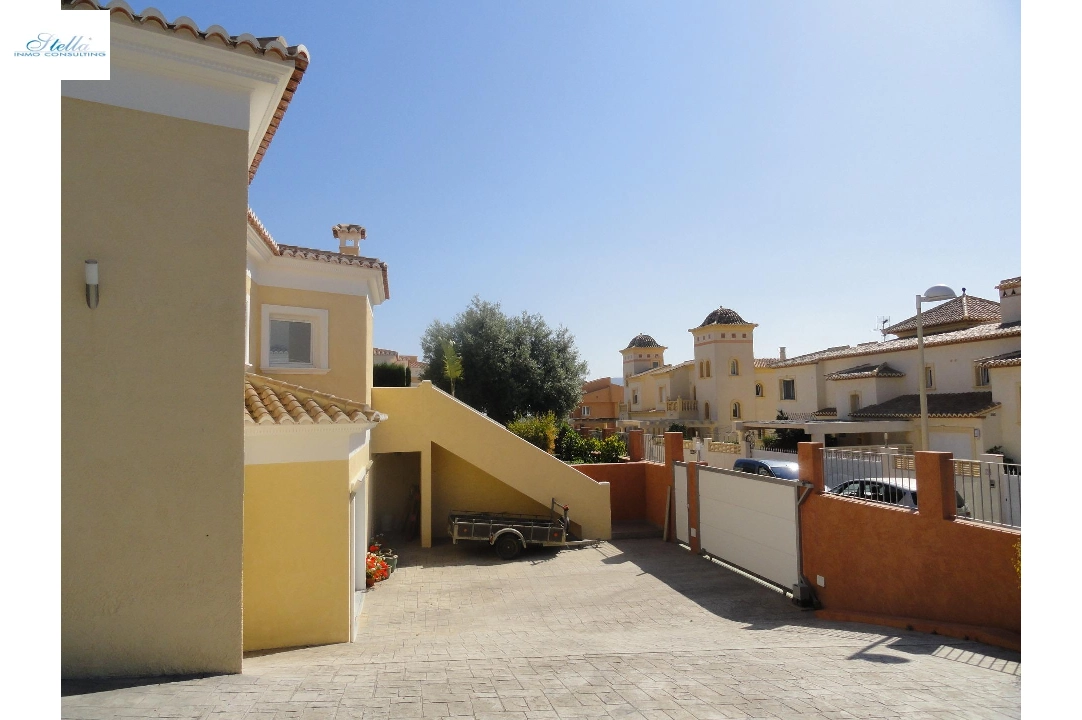 villa en Calpe(Calpe) en venta, superficie 410 m², aire acondicionado, parcela 983 m², 3 dormitorios, 3 banos, piscina, ref.: COB-982-10535-21