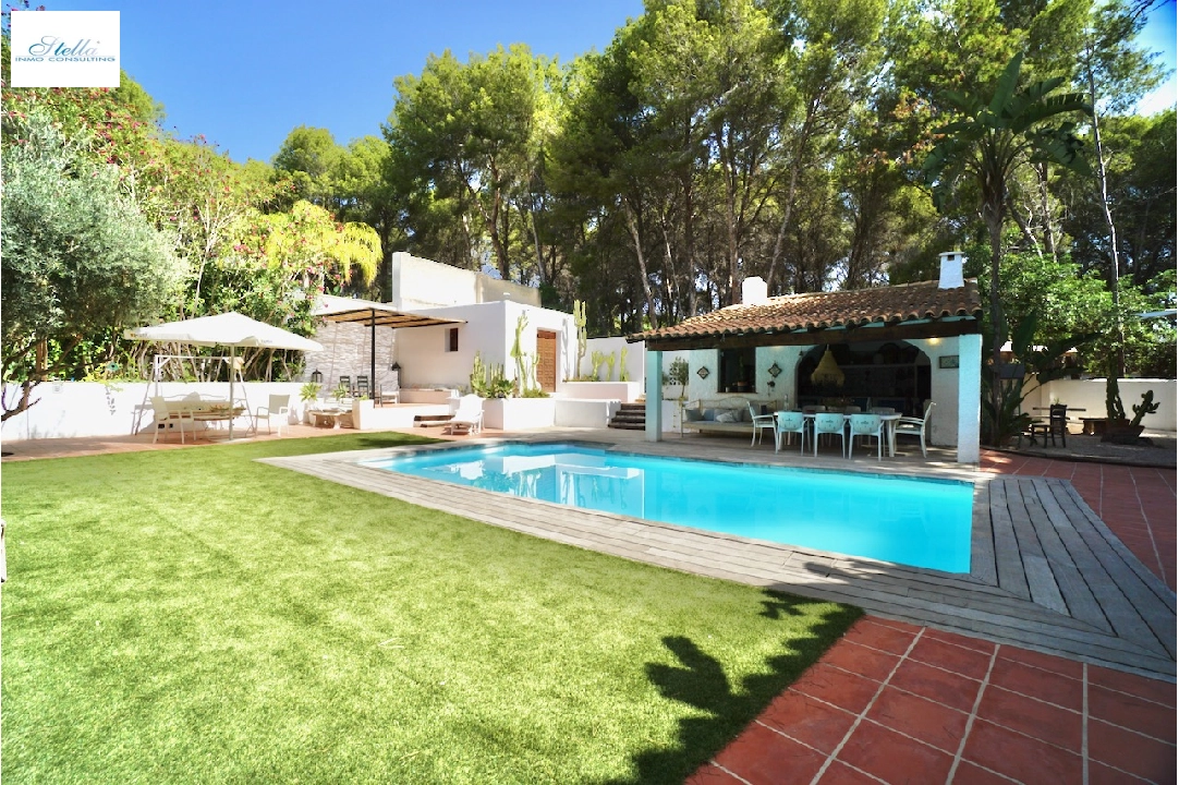 villa en Moraira(Moravit) en venta, superficie 555 m², parcela 1175 m², 7 dormitorios, 5 banos, piscina, ref.: CA-H-1795-AMBE-4