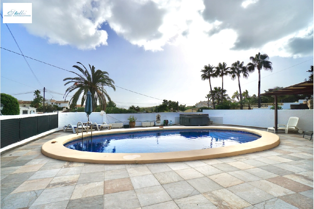 villa en Moraira(Pinar del Advocat) en venta, superficie 184 m², parcela 795 m², 3 dormitorios, 2 banos, piscina, ref.: CA-H-1838-AMB-32