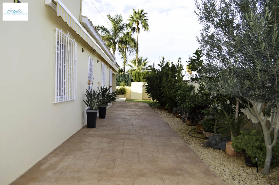 villa en Denia en venta, superficie 121 m², aire acondicionado, parcela 623 m², 4 dormitorios, 2 banos, piscina, ref.: CO-C25935-6